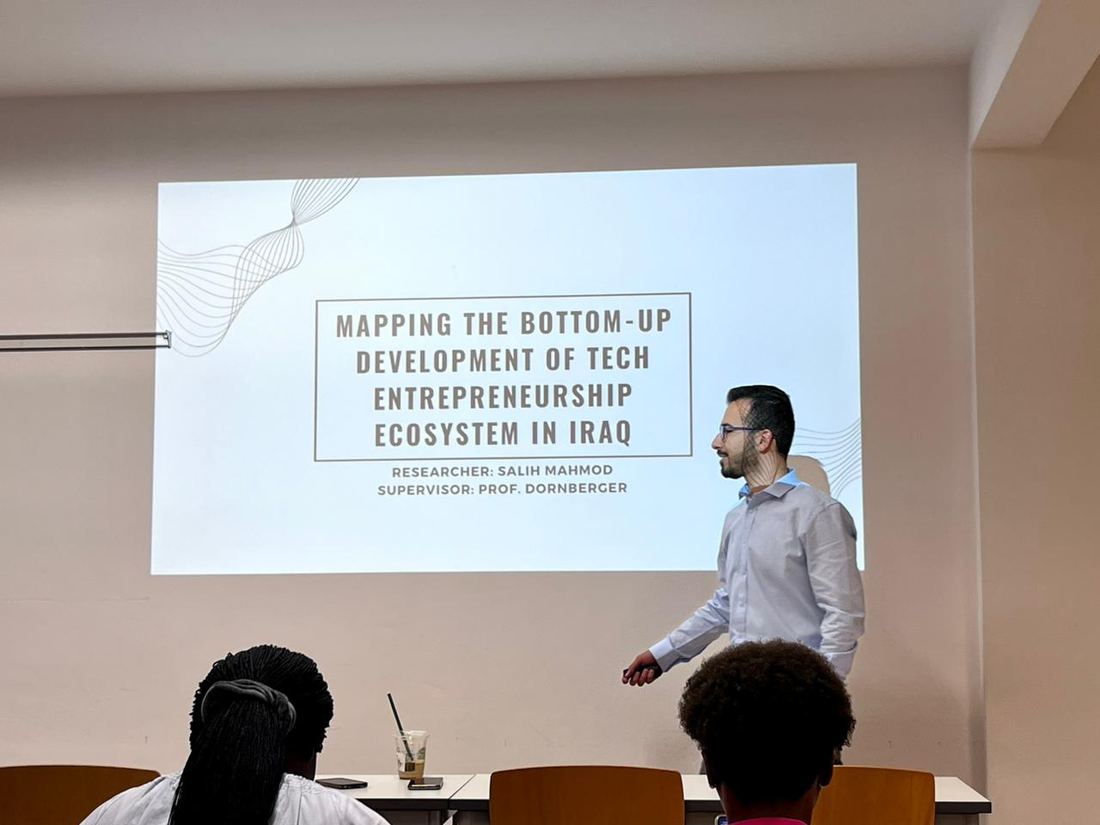 Salih Mahmood leading a session